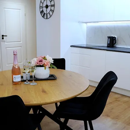 Apartment 6 Double Rest *